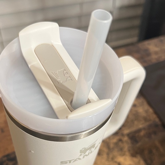 30 Oz Stanley Classic White Mug with Handle - Picture 2 of 7